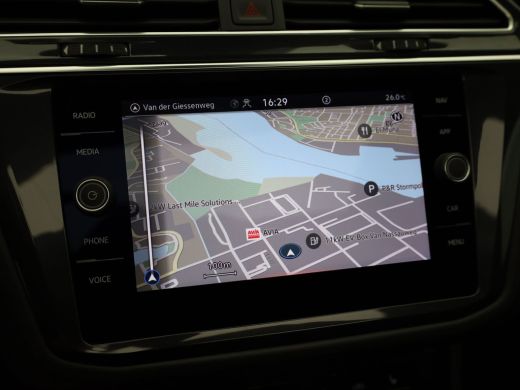 Volkswagen Tiguan 1.5 TSI R-Line Business+ | Panodak | Elk. A-klep | Side Assist | Camera | Black Style | Prijs Rij... ActivLease financial lease