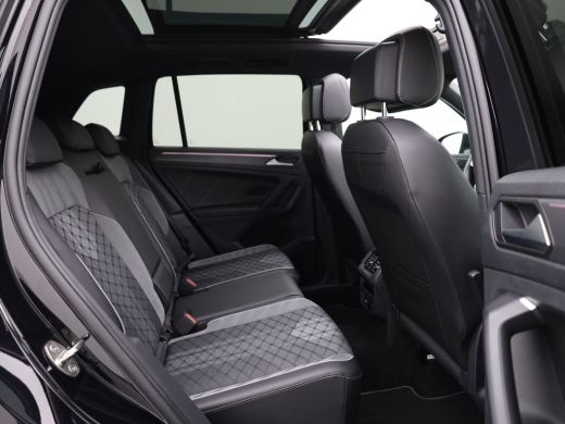 Volkswagen Tiguan 1.5 TSI R-Line Business+ | Panodak | Elk. A-klep | Side Assist | Camera | Black Style | Prijs Rij... ActivLease financial lease