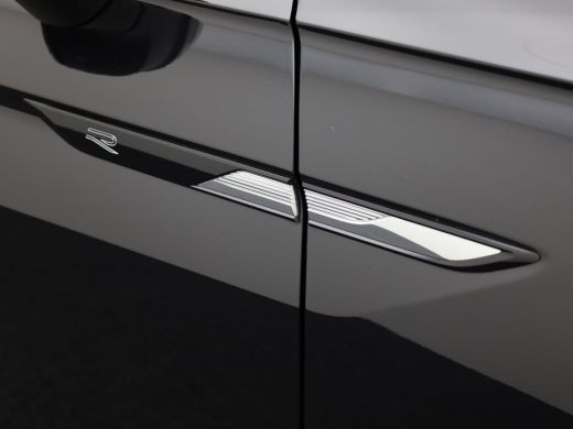Volkswagen Tiguan 1.5 TSI R-Line Business+ | Panodak | Elk. A-klep | Side Assist | Camera | Black Style | Prijs Rij... ActivLease financial lease