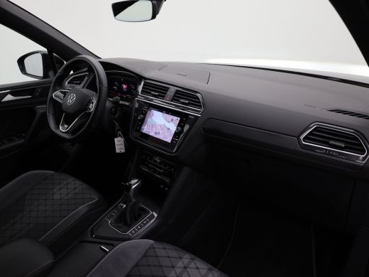 Volkswagen Tiguan 1.5 TSI R-Line Business+ | Panodak | Elk. A-klep | Side Assist | Camera | Black Style | Prijs Rij... ActivLease financial lease