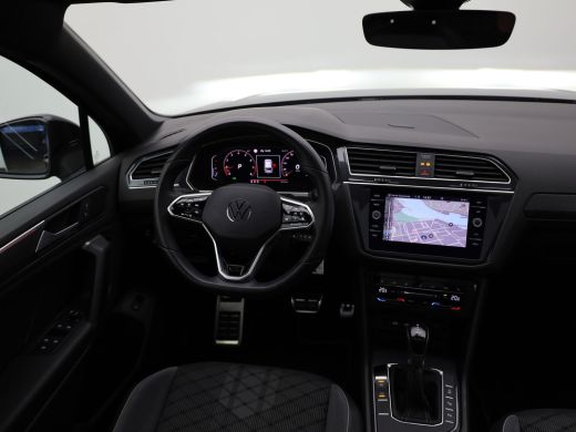 Volkswagen Tiguan 1.5 TSI R-Line Business+ | Panodak | Elk. A-klep | Side Assist | Camera | Black Style | Prijs Rij... ActivLease financial lease