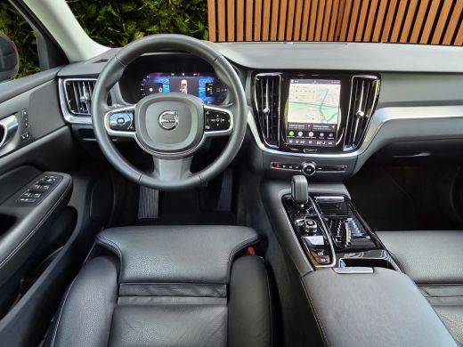 Volvo  V60 2.0 T6 Recharge AWD Plus Dark | Adaptive Cruise | BLIS | Camera | Stuur/stoelverwarming | Keyless... ActivLease financial lease