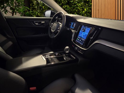 Volvo  V60 2.0 T6 Recharge AWD Plus Dark | Adaptive Cruise | BLIS | Camera | Stuur/stoelverwarming | Keyless... ActivLease financial lease