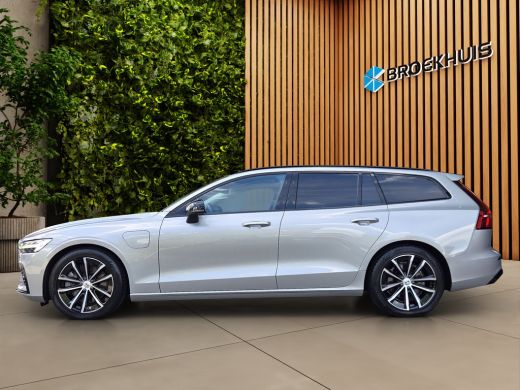 Volvo  V60 2.0 T6 Recharge AWD Plus Dark | Adaptive Cruise | BLIS | Camera | Stuur/stoelverwarming | Keyless... ActivLease financial lease