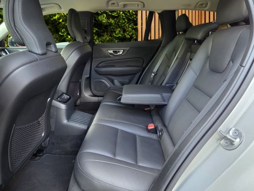 Volvo  V60 2.0 T6 Recharge AWD Plus Dark | Adaptive Cruise | BLIS | Camera | Stuur/stoelverwarming | Keyless... ActivLease financial lease