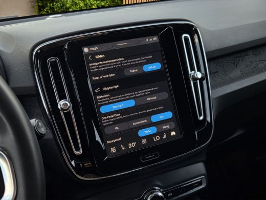 Volvo  XC40 Single Motor Essential 69 kWh | Camera | CarPlay | Draadloze lader | Google Navigatie ActivLease financial lease