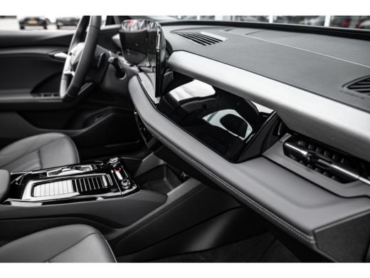 Audi Q6 e-tron Quattro 388pk | Panoramadak | Trekhaak | Stoelverwarming Voor + Achter | Stuurwielverwarming | | ... ActivLease financial lease