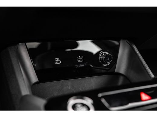 Audi Q6 e-tron Quattro 388pk | Panoramadak | Trekhaak | Stoelverwarming Voor + Achter | Stuurwielverwarming | | ... ActivLease financial lease