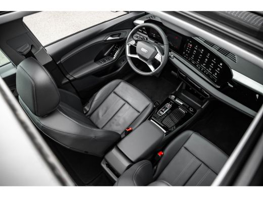 Audi Q6 e-tron Quattro 388pk | Panoramadak | Trekhaak | Stoelverwarming Voor + Achter | Stuurwielverwarming | | ... ActivLease financial lease