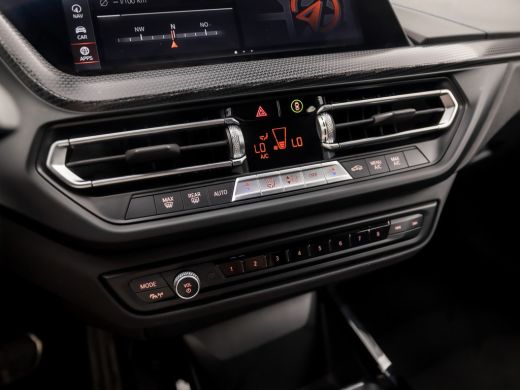 BMW 1 Serie 118i M Sport Automaat (PANORAMADAK, M PAKKET, APPLE CARPLAY, GROOT NAVI, CAMERA, SPORTSTOELEN, SP... ActivLease financial lease
