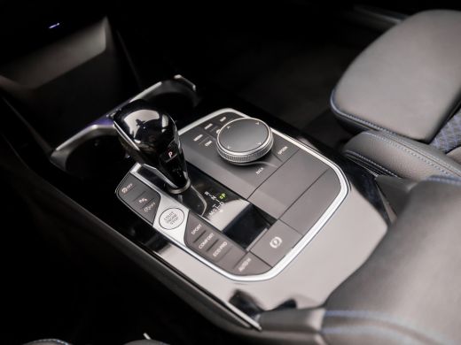 BMW 1 Serie 118i M Sport Automaat (PANORAMADAK, M PAKKET, APPLE CARPLAY, GROOT NAVI, CAMERA, SPORTSTOELEN, SP... ActivLease financial lease