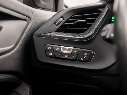 BMW 1 Serie 118i M Sport Automaat (PANORAMADAK, M PAKKET, APPLE CARPLAY, GROOT NAVI, CAMERA, SPORTSTOELEN, SP... ActivLease financial lease