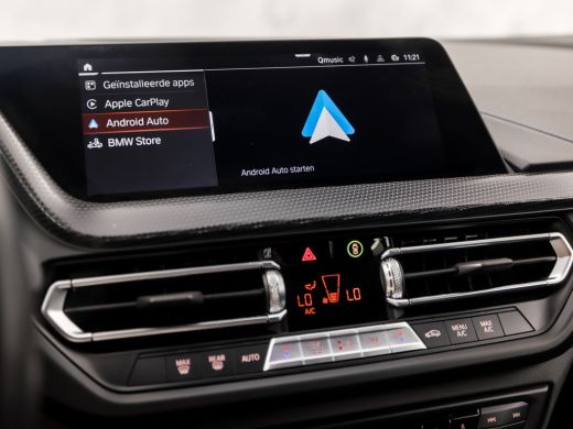 BMW 1 Serie 118i M Sport Automaat (PANORAMADAK, M PAKKET, APPLE CARPLAY, GROOT NAVI, CAMERA, SPORTSTOELEN, SP... ActivLease financial lease