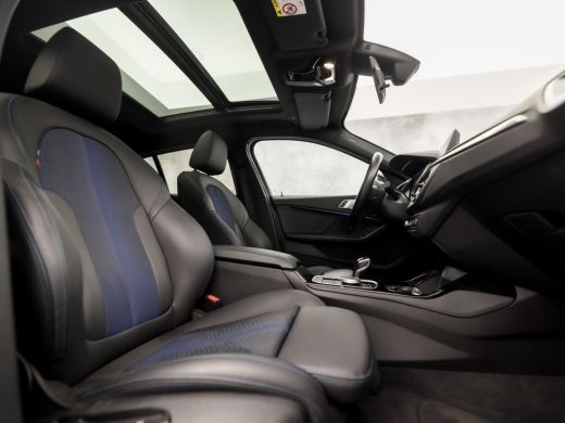 BMW 1 Serie 118i M Sport Automaat (PANORAMADAK, M PAKKET, APPLE CARPLAY, GROOT NAVI, CAMERA, SPORTSTOELEN, SP... ActivLease financial lease