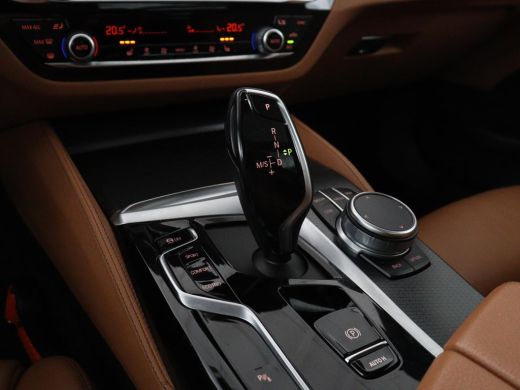 BMW 5 Serie Touring 520i Business Edition Plus | Panoramadak | Leder | Elektrische stoelen | Stoelverwarming ... ActivLease financial lease