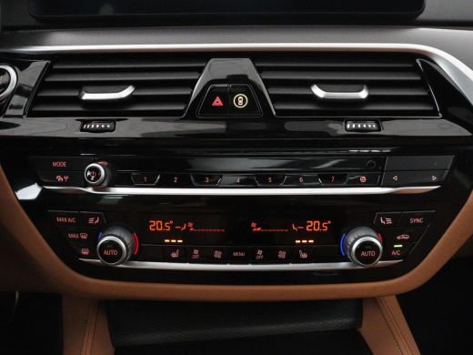 BMW 5 Serie Touring 520i Business Edition Plus | Panoramadak | Leder | Elektrische stoelen | Stoelverwarming ... ActivLease financial lease