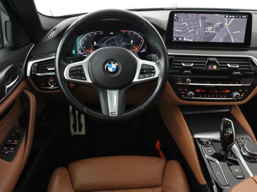 BMW 5 Serie Touring 520i Business Edition Plus | Panoramadak | Leder | Elektrische stoelen | Stoelverwarming ... ActivLease financial lease