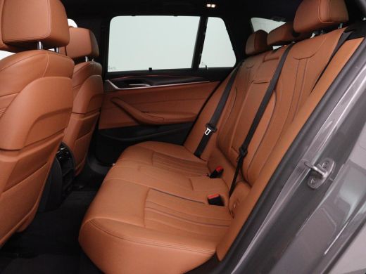 BMW 5 Serie Touring 520i Business Edition Plus | Panoramadak | Leder | Elektrische stoelen | Stoelverwarming ... ActivLease financial lease