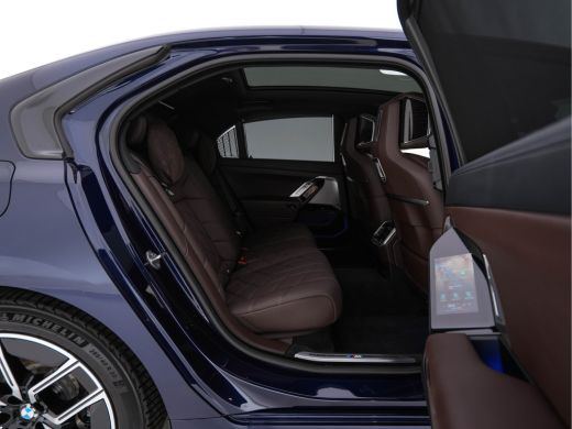 BMW i7 xDrive60 106 kWh M-Sportpack [3-Fase-11kW] {SoH-98%} (INCL.BTW) *PANO | HEAD-UP | LUXURY-LEATHER ... ActivLease financial lease