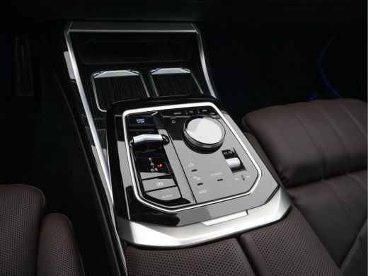 BMW i7 xDrive60 106 kWh M-Sportpack [3-Fase-11kW] {SoH-98%} (INCL.BTW) *PANO | HEAD-UP | LUXURY-LEATHER ... ActivLease financial lease