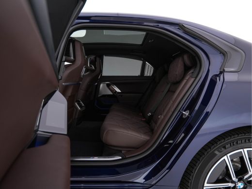 BMW i7 xDrive60 106 kWh M-Sportpack [3-Fase-11kW] {SoH-98%} (INCL.BTW) *PANO | HEAD-UP | LUXURY-LEATHER ... ActivLease financial lease