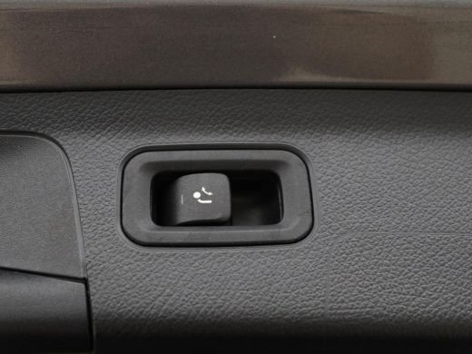 Mercedes-Benz A-Klasse 200 AMG Business Solution Aut. | Pano | LED | Half sfeerverlichting | Sfeerverlichting | Elec. St... ActivLease financial lease