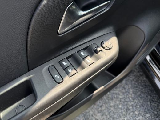 Opel Corsa 1.2 100PK Elegance | TREKHAAK| CAMERA ACHTER| KEYLESS ENTRY&START| PARKEERSENSOREN V+A| NAVIGATIE... ActivLease financial lease
