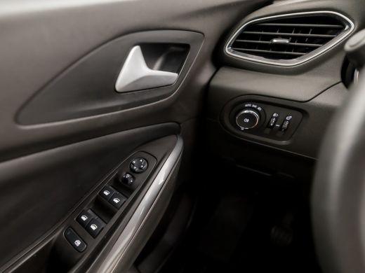Opel Grandland X 1.2 Turbo Sport (APPLE CARPLAY, GROOT NAVI, CLIMATE, LEDER, CAMERA, SPORTSTOELEN, GETINT GLAS, CR... ActivLease financial lease