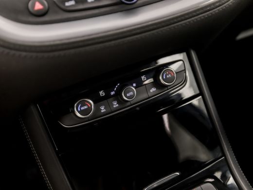 Opel Grandland X 1.2 Turbo Sport (APPLE CARPLAY, GROOT NAVI, CLIMATE, LEDER, CAMERA, SPORTSTOELEN, GETINT GLAS, CR... ActivLease financial lease