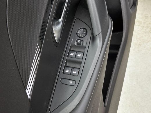 Peugeot 2008 1.2 PureTech 130 Allure CAMERA | CARPLAY & NAVI | STOF-LEER ActivLease financial lease
