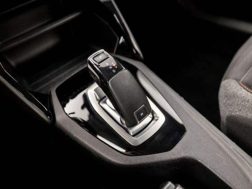 Peugeot 2008 1.2 PureTech Sport 131Pk Automaat (APPLE CARPLAY, 1e EIGENAAR, GROOT NAVI, PARKEERSENSOREN, SPORT... ActivLease financial lease