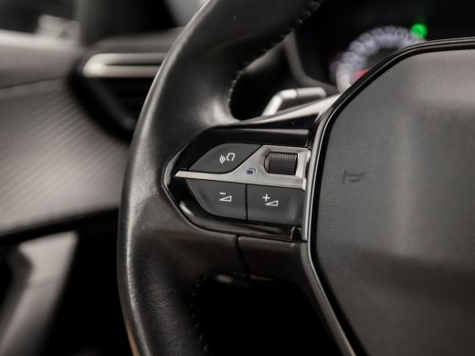 Peugeot 2008 1.2 PureTech Sport 131Pk Automaat (APPLE CARPLAY, 1e EIGENAAR, GROOT NAVI, PARKEERSENSOREN, SPORT... ActivLease financial lease