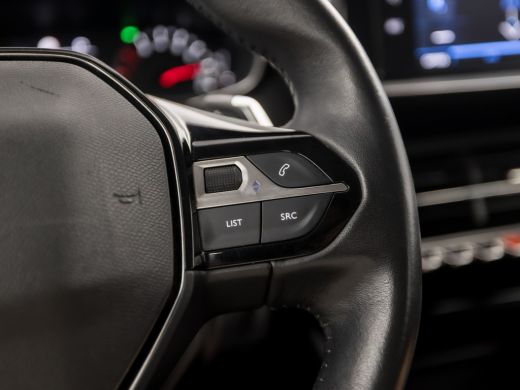 Peugeot 2008 1.2 PureTech Sport 131Pk Automaat (APPLE CARPLAY, 1e EIGENAAR, GROOT NAVI, PARKEERSENSOREN, SPORT... ActivLease financial lease