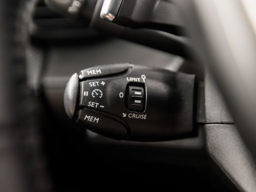 Peugeot 2008 1.2 PureTech Sport 131Pk Automaat (APPLE CARPLAY, 1e EIGENAAR, GROOT NAVI, PARKEERSENSOREN, SPORT... ActivLease financial lease