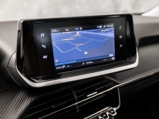 Peugeot 2008 1.2 PureTech Sport 131Pk Automaat (APPLE CARPLAY, 1e EIGENAAR, GROOT NAVI, PARKEERSENSOREN, SPORT... ActivLease financial lease