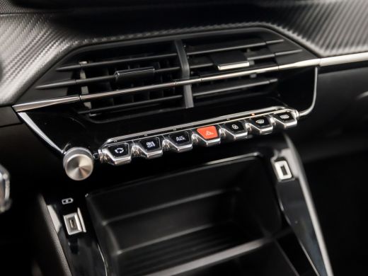 Peugeot 2008 1.2 PureTech Sport 131Pk Automaat (APPLE CARPLAY, 1e EIGENAAR, GROOT NAVI, PARKEERSENSOREN, SPORT... ActivLease financial lease