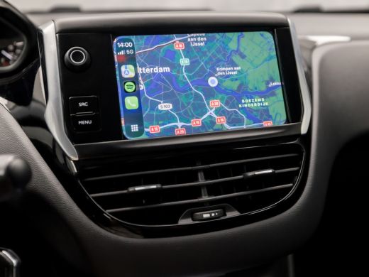 Peugeot 208 1.2 PureTech Signature (APPLE CARPLAY, NAVIGATIE, 1e EIGENAAR, PARKEERSENSOREN, SPORTSTOELEN, CRU... ActivLease financial lease