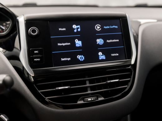 Peugeot 208 1.2 PureTech Signature (APPLE CARPLAY, NAVIGATIE, 1e EIGENAAR, PARKEERSENSOREN, SPORTSTOELEN, CRU... ActivLease financial lease