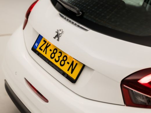 Peugeot 208 1.2 PureTech Signature (APPLE CARPLAY, NAVIGATIE, 1e EIGENAAR, PARKEERSENSOREN, SPORTSTOELEN, CRU... ActivLease financial lease