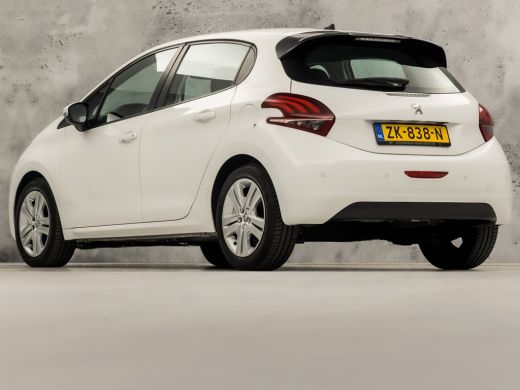 Peugeot 208 1.2 PureTech Signature (APPLE CARPLAY, NAVIGATIE, 1e EIGENAAR, PARKEERSENSOREN, SPORTSTOELEN, CRU... ActivLease financial lease