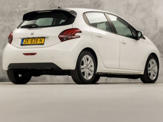 Peugeot 208 1.2 PureTech Signature (APPLE CARPLAY, NAVIGATIE, 1e EIGENAAR, PARKEERSENSOREN, SPORTSTOELEN, CRU... ActivLease financial lease