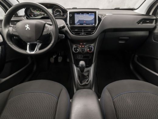 Peugeot 208 1.2 PureTech Signature (APPLE CARPLAY, NAVIGATIE, 1e EIGENAAR, PARKEERSENSOREN, SPORTSTOELEN, CRU... ActivLease financial lease