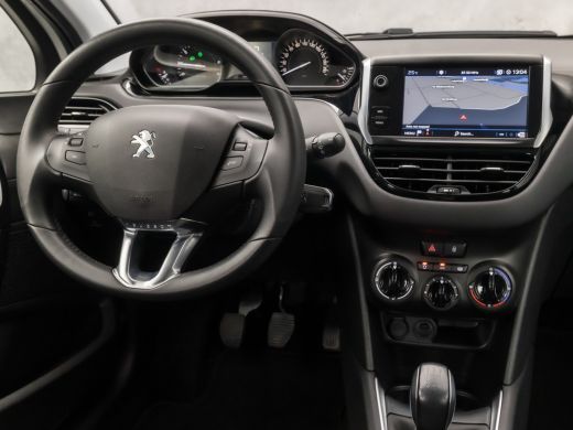 Peugeot 208 1.2 PureTech Signature (APPLE CARPLAY, NAVIGATIE, 1e EIGENAAR, PARKEERSENSOREN, SPORTSTOELEN, CRU... ActivLease financial lease