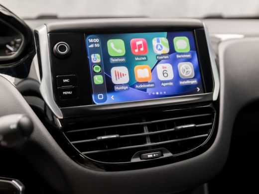 Peugeot 208 1.2 PureTech Signature (APPLE CARPLAY, NAVIGATIE, 1e EIGENAAR, PARKEERSENSOREN, SPORTSTOELEN, CRU... ActivLease financial lease