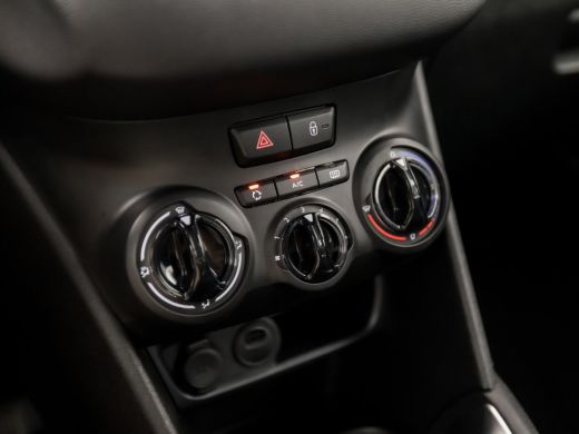 Peugeot 208 1.2 PureTech Signature (APPLE CARPLAY, NAVIGATIE, 1e EIGENAAR, PARKEERSENSOREN, SPORTSTOELEN, CRU... ActivLease financial lease