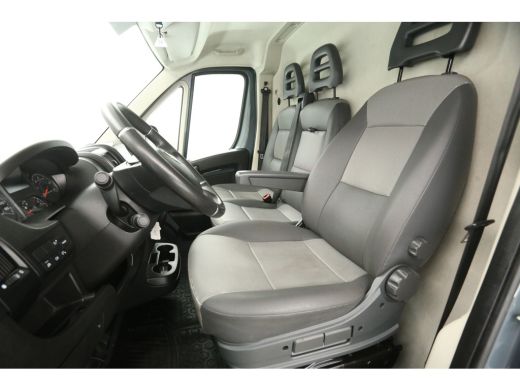 Renault Master Opel Movano 2.2D 140PK L3H2 | Airco | Cruise | Carplay | Trekhaak | 3 Zits | Parkeersens | Imperiaal ActivLease financial lease