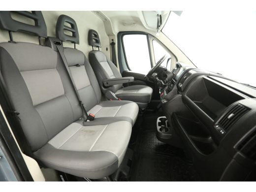 Renault Master Opel Movano 2.2D 140PK L3H2 | Airco | Cruise | Carplay | Trekhaak | 3 Zits | Parkeersens | Imperiaal ActivLease financial lease