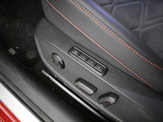 Seat Leon Sportstourer FR Business - eHybrid 204PK | Achteruitrijcamera | Automatisch dimmende binnenspiege... ActivLease financial lease