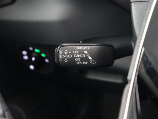 Skoda Karoq 1.5 TSI ACT 150 PK *12.878 KM!* + PANORAMADAK + VIRTUAL COCKPIT | ADAPTIVE CRUISE | CAMERA ActivLease financial lease