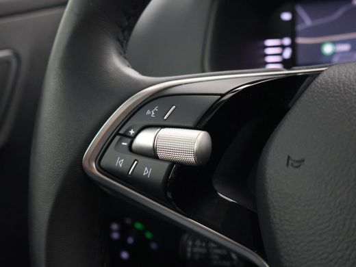 Skoda Karoq 1.5 TSI ACT 150 PK *12.878 KM!* + PANORAMADAK + VIRTUAL COCKPIT | ADAPTIVE CRUISE | CAMERA ActivLease financial lease